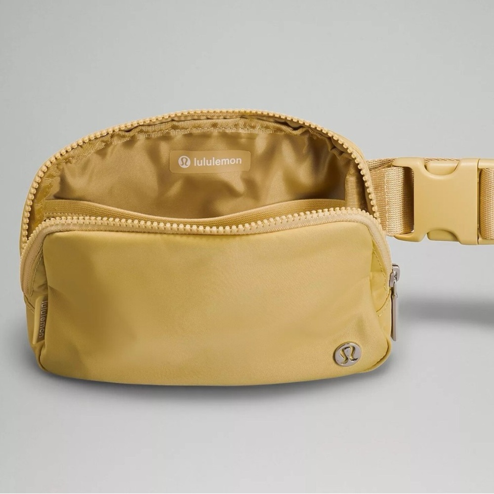 NWT Lululemon GOLDEN SAND Everywhere Belt Bag